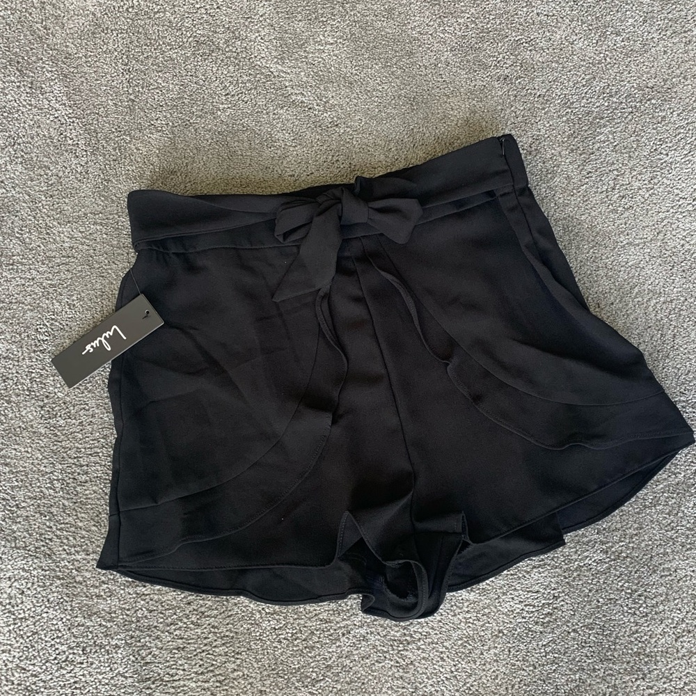 NWT Lulus Tie Waisted Shorts